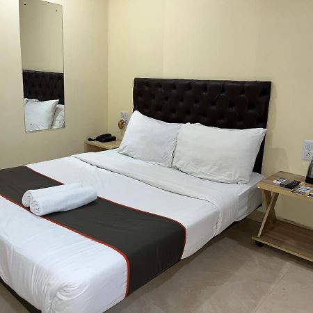 U Life Hotel Мумбаї Екстер'єр фото