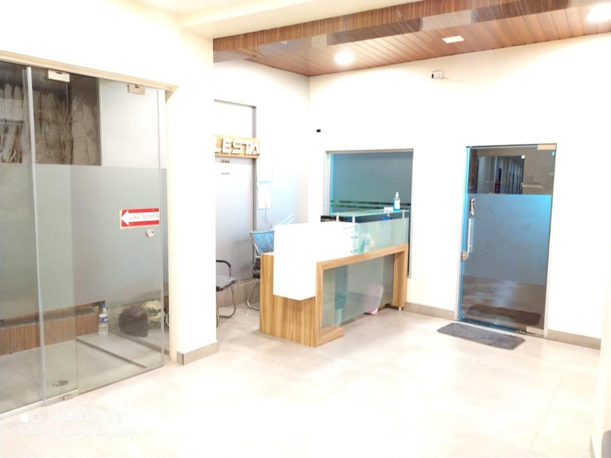 U Life Hotel Мумбаї Екстер'єр фото