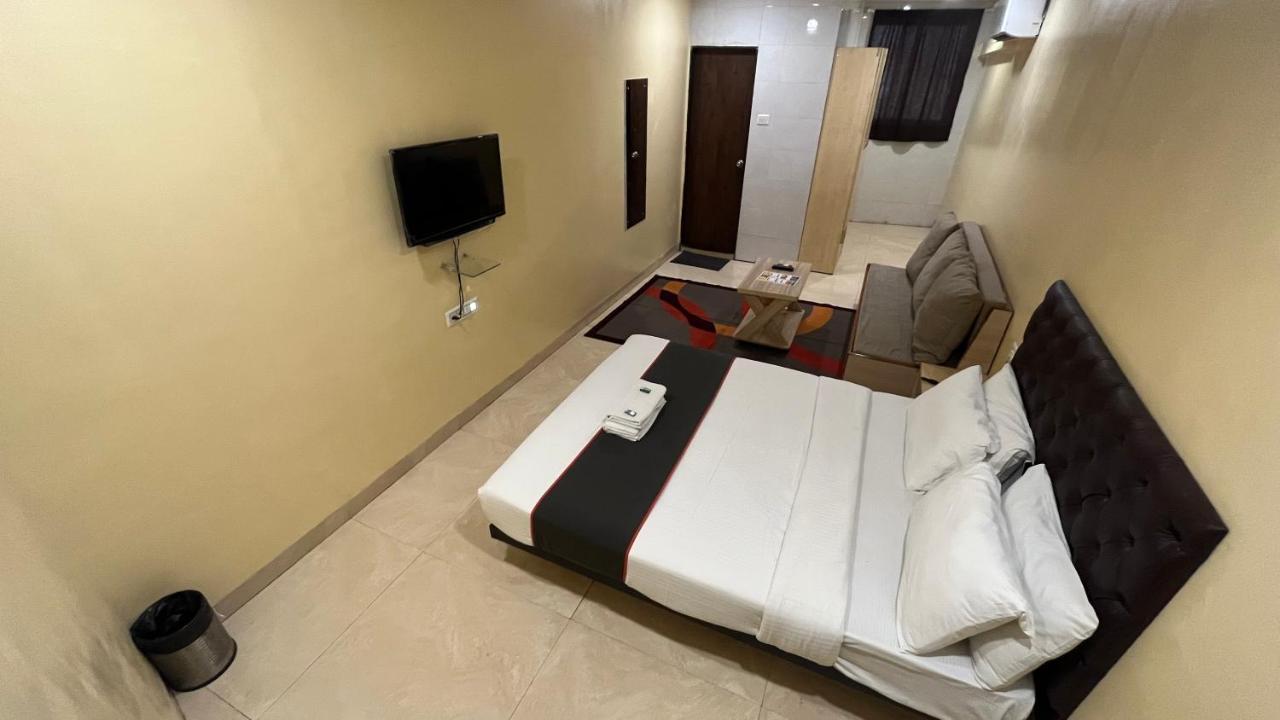 U Life Hotel Мумбаї Екстер'єр фото