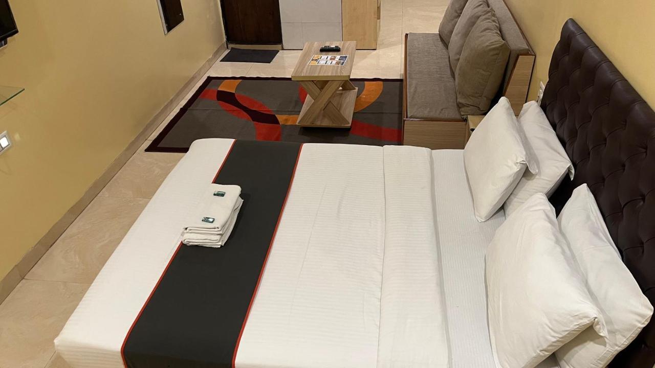 U Life Hotel Мумбаї Екстер'єр фото