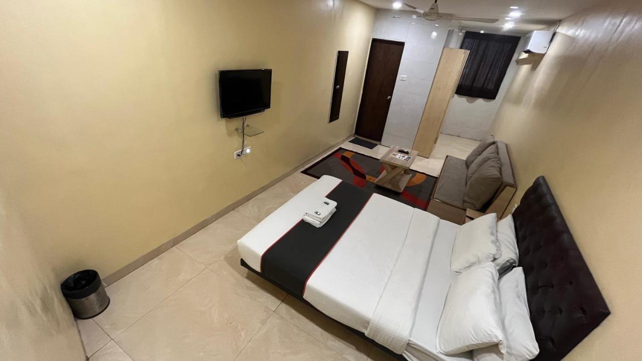 U Life Hotel Мумбаї Екстер'єр фото