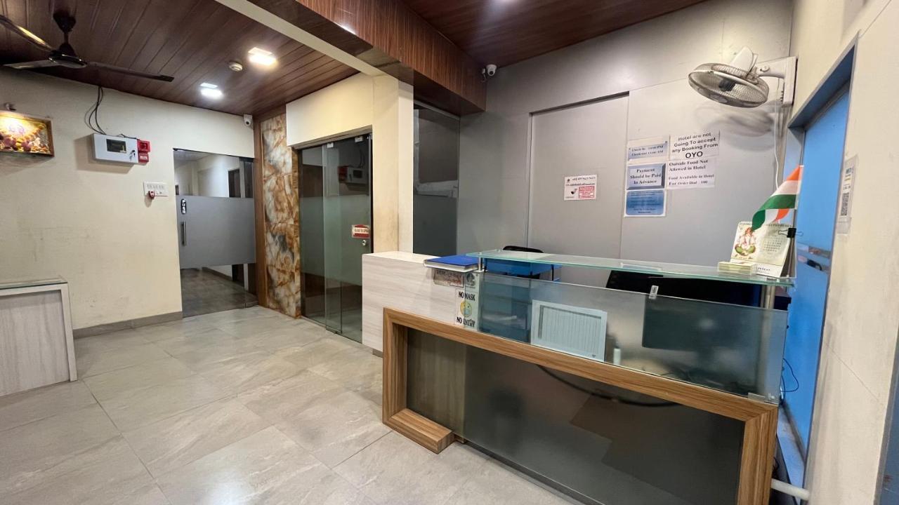 U Life Hotel Мумбаї Екстер'єр фото
