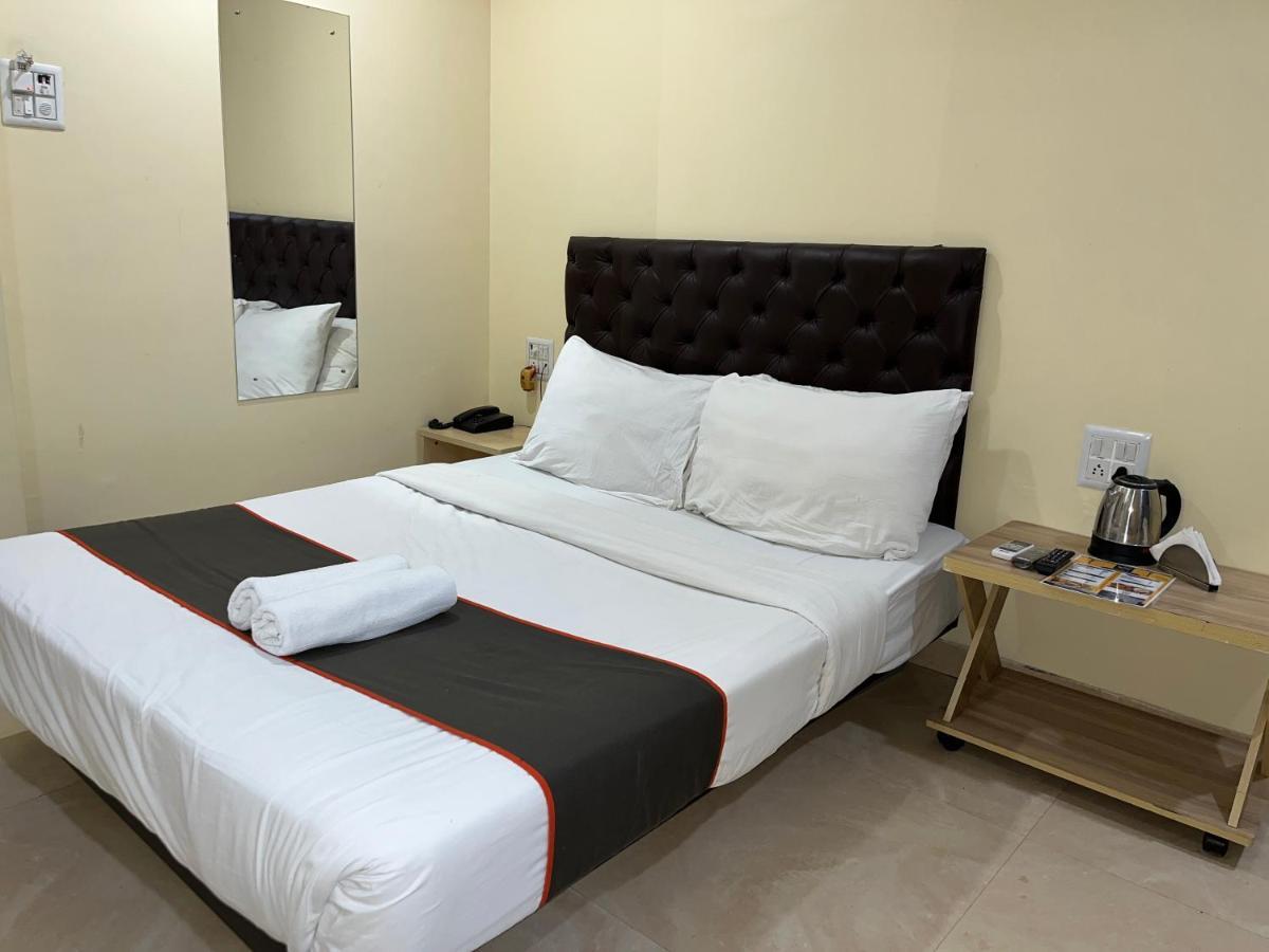 U Life Hotel Мумбаї Екстер'єр фото