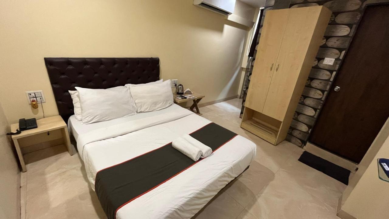 U Life Hotel Мумбаї Екстер'єр фото