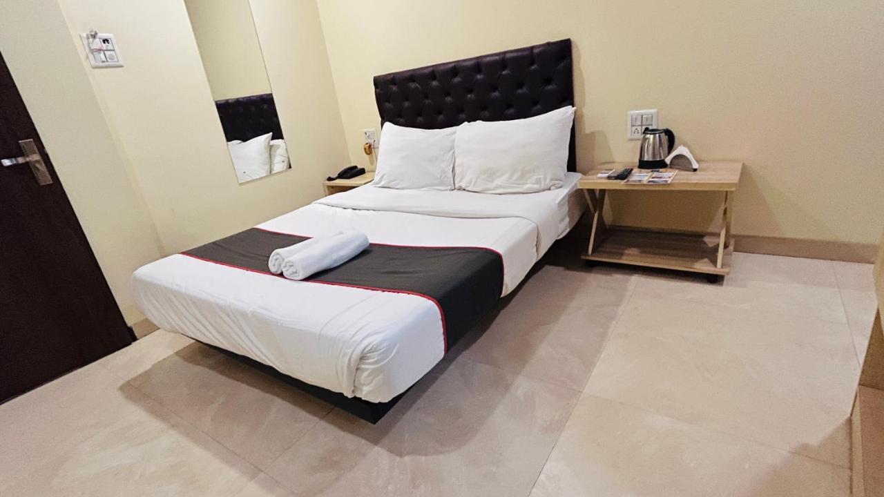 U Life Hotel Мумбаї Екстер'єр фото